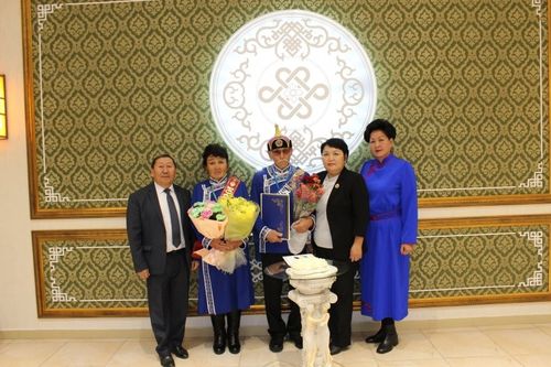 Супруги Кенден из Каа-Хемского района приняли поздравления с золотой свадьбой