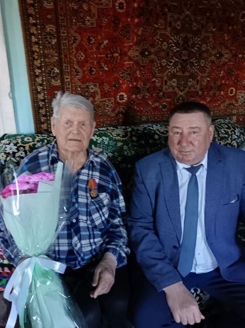 Труженикам тыла Пий-Хемского района вручили юбилейные медали