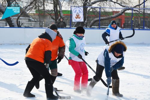 Коньки -это лишнее: В Туве прошли необычные соревнования по хоккею