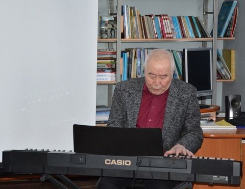 Билдингир композитор-биле ужуражылга