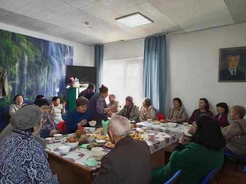 Пенсионеры Сут-Хольского района пообщались за чашечкой чая