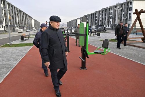 Глава Тувы проинспектировал строительство домов на улице Героев СВО
