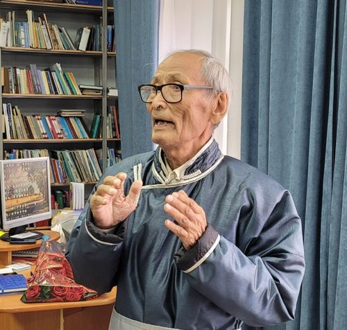 ССРЭ-ниң Чогаалчылар эвилелиниң кежигүнү, Тываның улустуң чогаалчызы 85 харлап турар