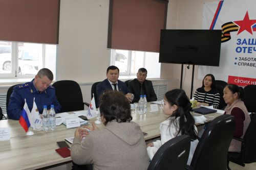 Участники СВО и члены их семей задали свои вопросы прокурору республики