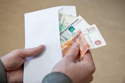 Более 300 медработников Тувы получили единовременную выплату в размере 200 тыс. рублей