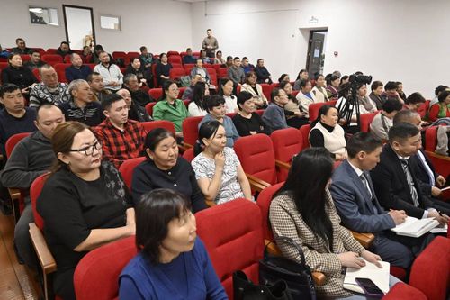 Глава Тувы встретился с жителями Улуг-Хемского района