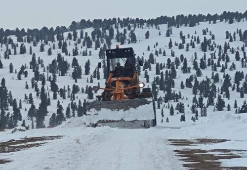 Очистка автодороги Бояровка — Тоора-Хем: безопасность движения на первом месте