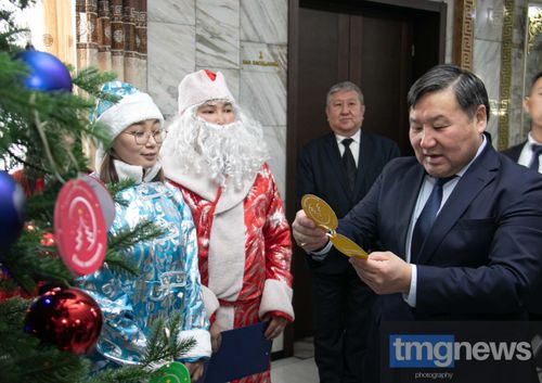 Глава Тувы в рамках акции «Елка желаний» исполнит заветные мечты детей