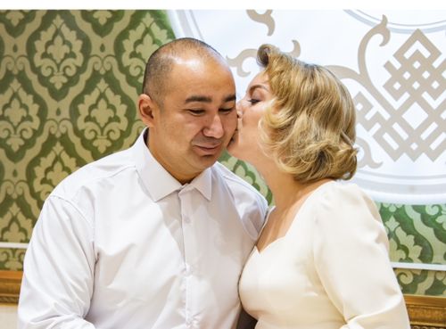 Совет да любовь: В Туве интернациональная пара торжественно зарегистрировала свой брак