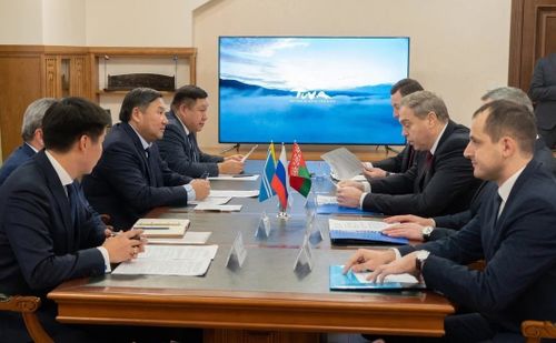 Бурунгаар кады ажылдажылгазын ийи тала сайгарып чугаалашкан