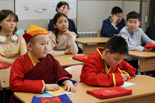 Бичии хуурак Тензин Сат лама болур күзелдиг