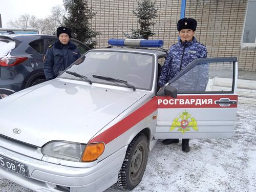 Росгвардейцы Тувы спасли пожилого человека во время непогоды