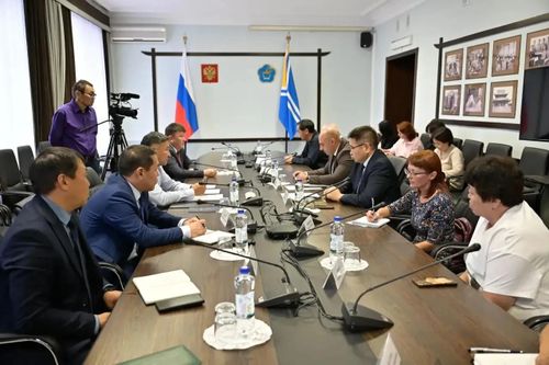 Владислав Ховалыг обсудил с владельцами АЗС стабилизацию цен на топливо