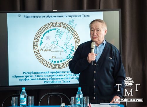 В Бай-Тайге и Ак-Довураке ознакомили молодежь с программой «Эрнин эрези. Удаль молодецкая»