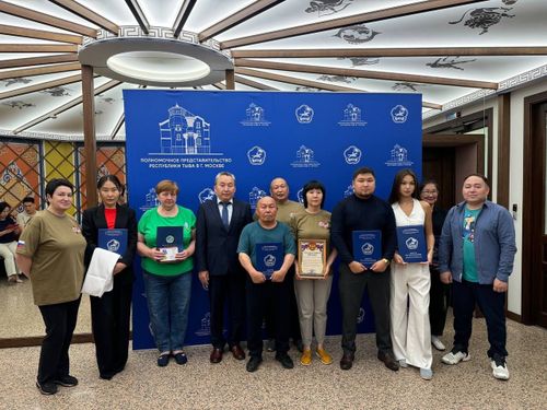 Верховный Хурал наградил в Москве наших земляков, помогающих участникам СВО