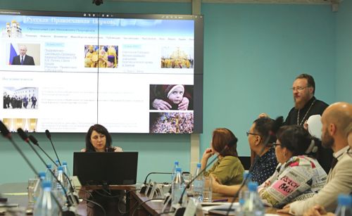 В ТувГУ обсудили влияние социальных сетей на воспитание молодежи