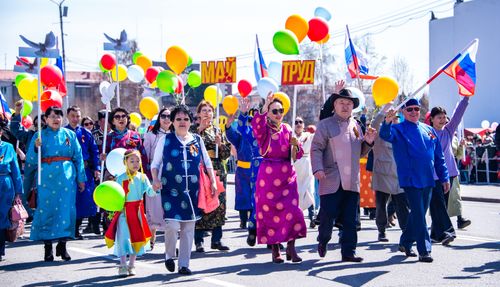 В Кызыле прошел парад трудовых коллективов, посвященный Празднику весны и труда