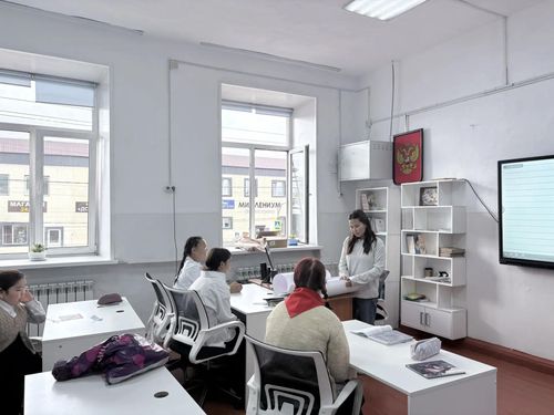 «Первые» в школе № 10: медиапроба и открытки от сердца: как школьники учатся верить в себя и дарить тепло