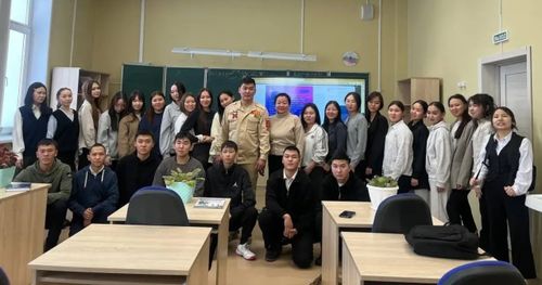 Тываның кадет корпузунуң доозукчузу шериг мергежилдиң дугайында тайылбырлаан