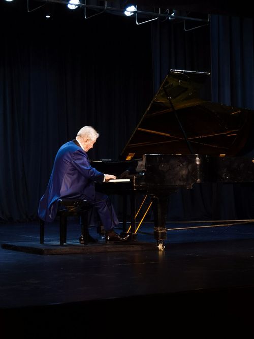 В Туве прошел концерт народного артиста России Михаила Воскресенского