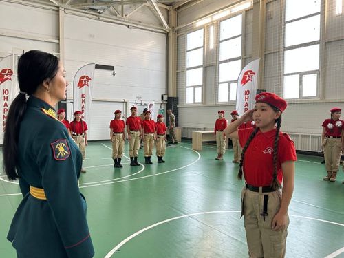 Тывага «Погоннарлыг кыстар» деп шериг-ада-чуртчу оюн бир дугаар болуп эрткен