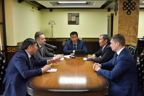Глава Тувы встретился с замруководителя Росавиации Георгием Бахаревым