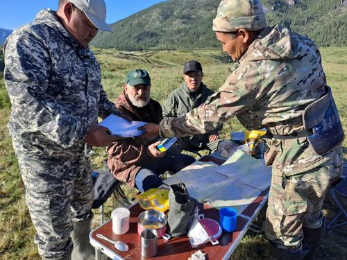 По следам снежного барса. В Туве идет работа по реализации проекта по сохранению ирбиса
