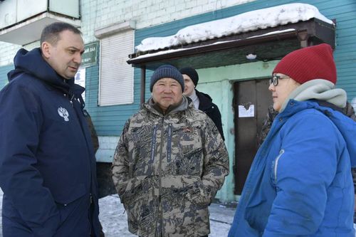 Глава Тувы продолжает работать с населением Шагонара