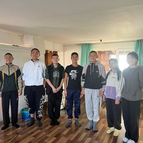 Активисты движения «Добрые Сердца Тувы» оказали помощь ветерану здравоохранения