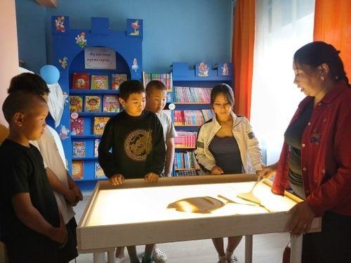 В Кызыл-Мажалыке дети рисовали археологические памятники на песке