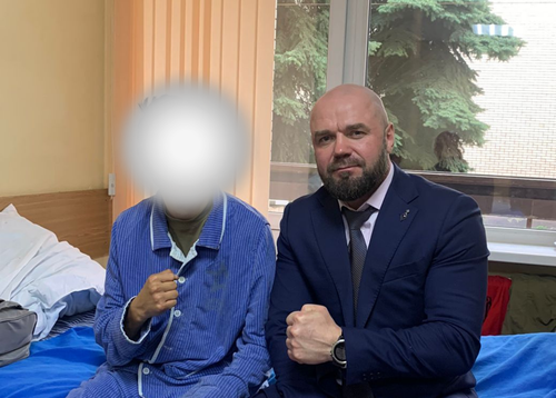 Полномочный представитель из Тувы навестил в госпитале раненых солдат из Тувы