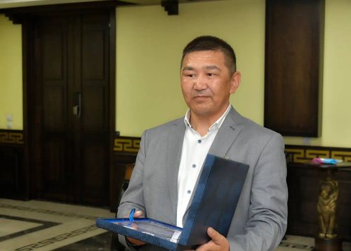 Глава Тувы встретился с председателем ассоциации «Тос бөрү» для обсуждения будущего коренного народа Сибири тувинцев-тоджинцев