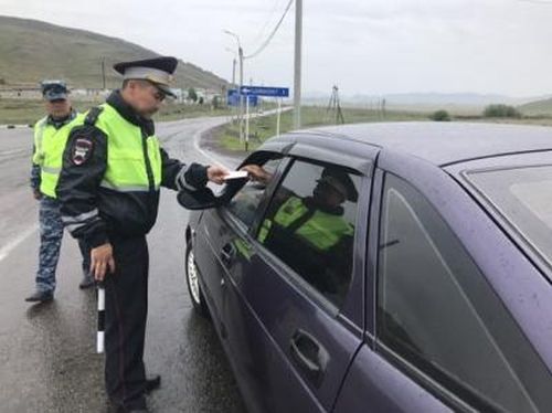 В Туве за три месяца от граждан поступило 61 сообщение о пьяных водителях на дорогах