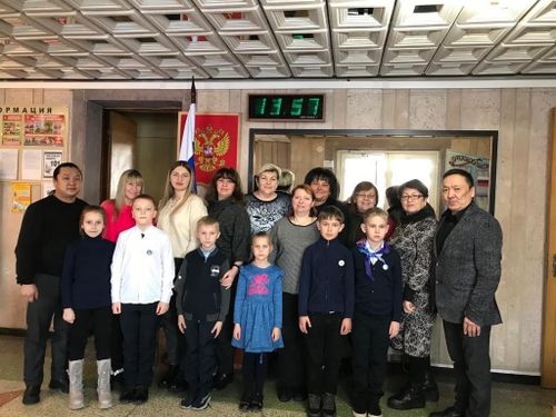 Преподаватели-музыканты из Тувы помогли настроить инструменты учащимся школы искусств в ЛНР