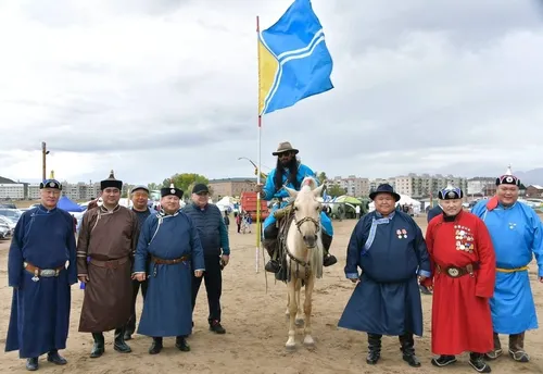 Глава Тувы Владислав Ховалыг поздравил жителей Улуг-Хемского района с вековым юбилеем