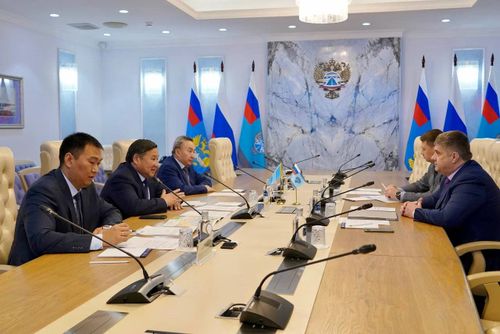 Глава Тувы встретился с руководителем Росавтодора