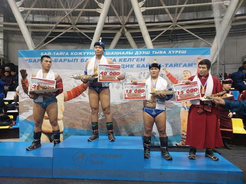 В Кызыле прошел турнир по борьбе хуреш на призы Бай-Тайгинского района