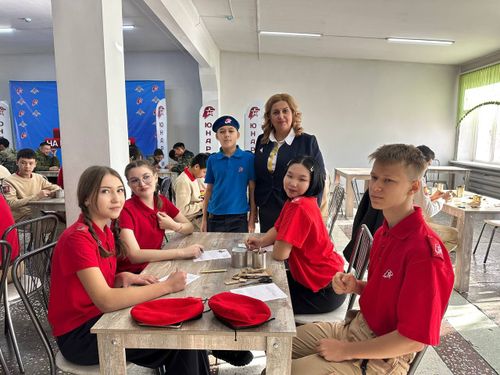 Школьники Тувы изготавливают блиндажные свечи для отправки в зону СВО