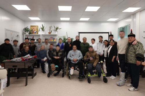 Сотрудники Полпредства Тувы в Москве продолжают навещать военнослужащих в госпиталях