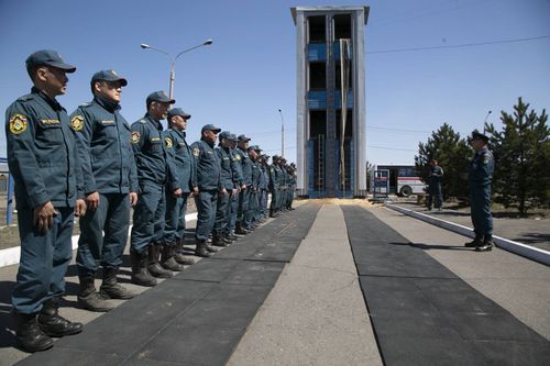 Владислав Ховалыг поздравил сотрудников МЧС России с Днем спасателя