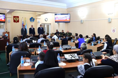 В Туве прошла церемония вручения семьям павших в бою Героев орденов Мужества