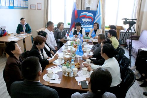 Депутат Белекмаа Мунге обсудила с жителями Овюрского района «Народную программу 2.0»