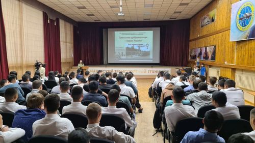 Память в цифровой эпохе: молодёжь знакомится с новым проектом электронной книги о бойцах из Тувы