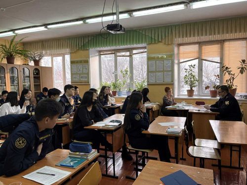 Росгвардейцы провели для школьников урок профориентации