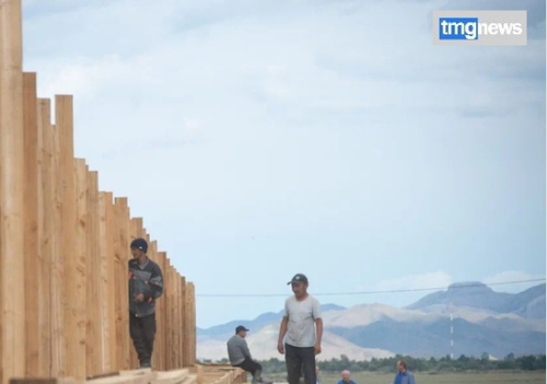 Кызыл-Мажалык суурда 1000 олуттуг стадионну тудуп турар