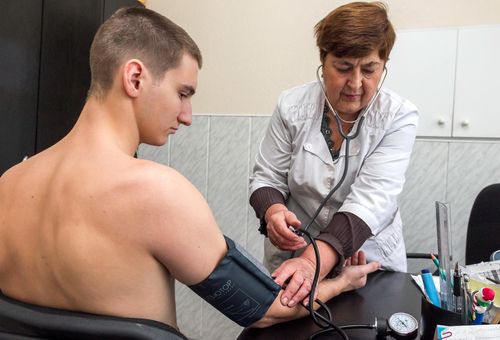 На основе аналитики ЦУР принято решение о бесплатном медобслуживании граждан, поступающих на службу по контракту