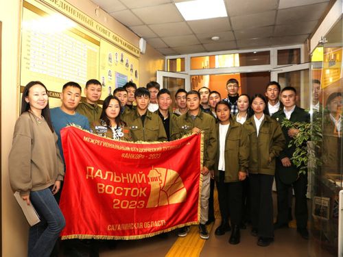 Глава Тувы поздравил бойцов студенческих отрядов с праздником