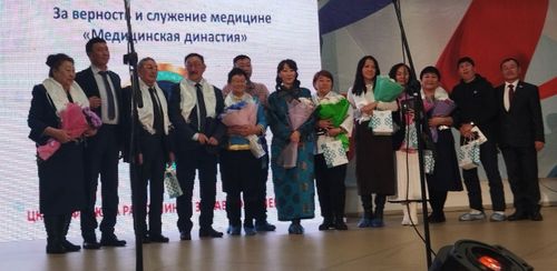 Медицинские семьи Тувы отмечены за вклад в здравоохранение