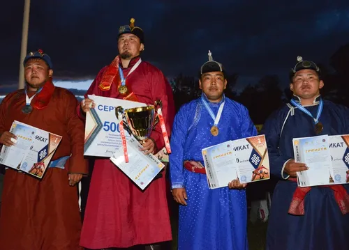 Айдын Монгуш стал чемпионом турнира по борьбе хуреш в честь Наадыма