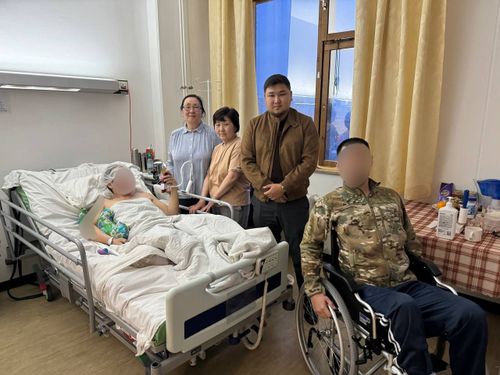 Бойцов из Тувы, походящих лечение в госпиталях Москвы, продолжают навещать земляки